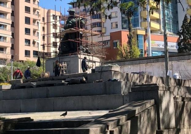 Съветският паметник на бул. "Черни връх"
