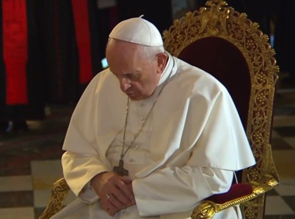 Папа Франциск предупреди за злото на безразличието, докато поздравяваше бежанците