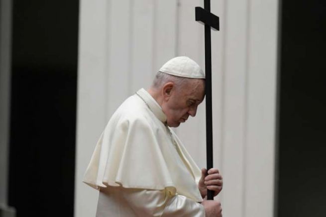 Франциск предстоятелства Покаятелната служба в базиликата Св Петър в края