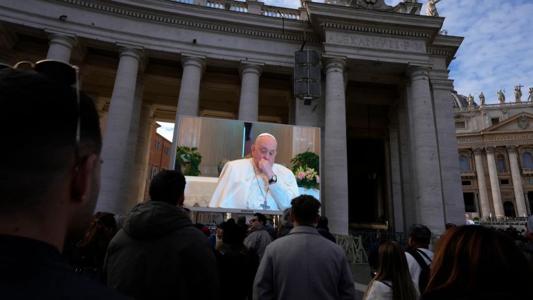 Папата получи пристъп на кашлица по време на събитие във
