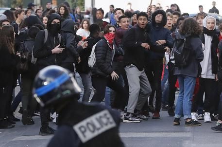 Френската полиция се намеси за да разчисти демонстранти от централен
