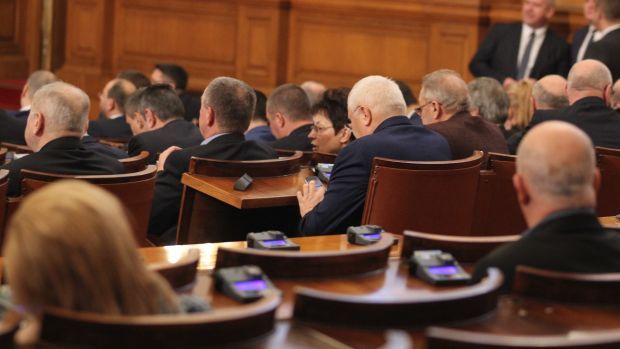 Депутатите отхвърлиха предложението на ГЕРБ СДС да съкратят великденската си ваканция Предложението