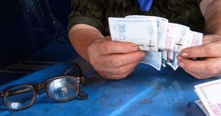 Средната пенсия в София мина 1000 лева като към края