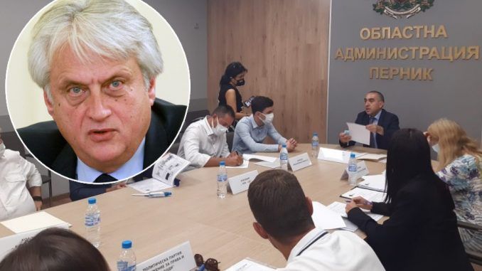 Председателят на Районната избирателна комисия в Перник Игнат Стойчев, издигнат от