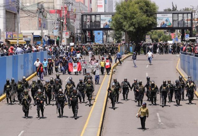 Министърът на отбраната на Перу обяви извънредно положение в цялата