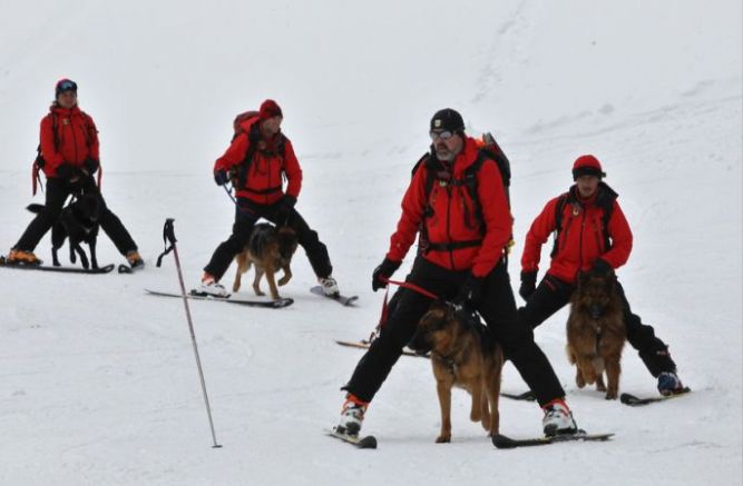 Петима от шестимата ски бегачи, изчезнали в швейцарските Алпи през