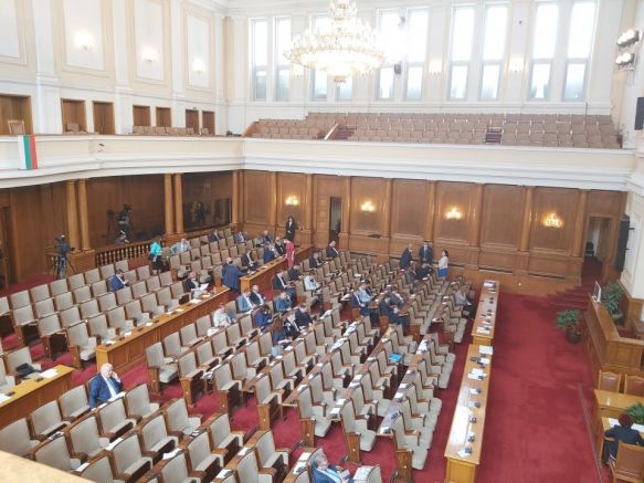 Народното събрание не успя да събере кворум за заседанието в