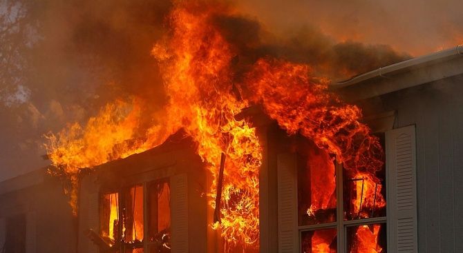 Пожар в центъра на София Огънят е избухнал около 5 30