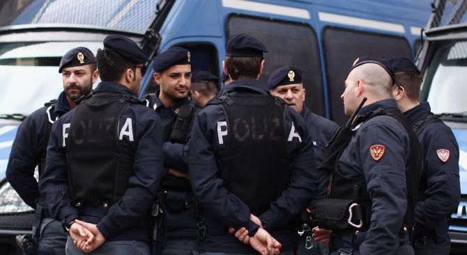 Италианската полиция залови 4,3 тона кокаин с цена на черния