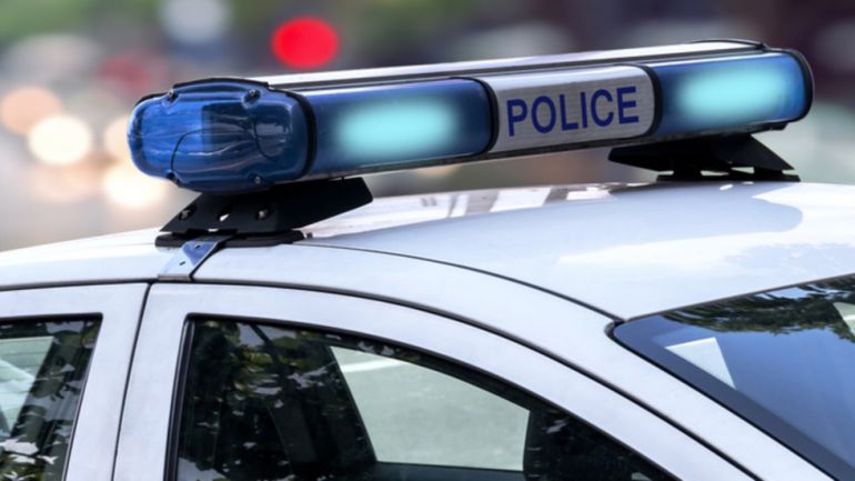 Двама полицаи пострадаха леко след гонка с автомобил в София