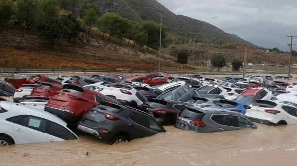 Продължава борбата с наводненията в Германия Бури и порои доведоха
