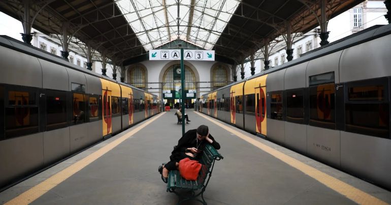 Повече от сто влака бяха отменени днес сутринта в Португалия