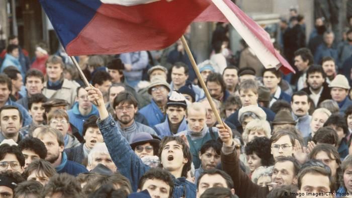 Хиляди чехи излязоха на антиправителствен протест на централния площад в