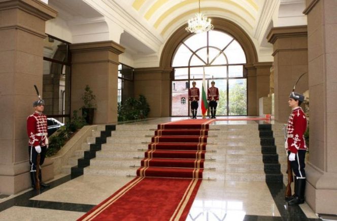 Президентът Румен Радев започва консултации с всички парламентарно представени партии