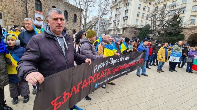 Мирна демонстрация в подкрепа на Украйна събра българи и украинци