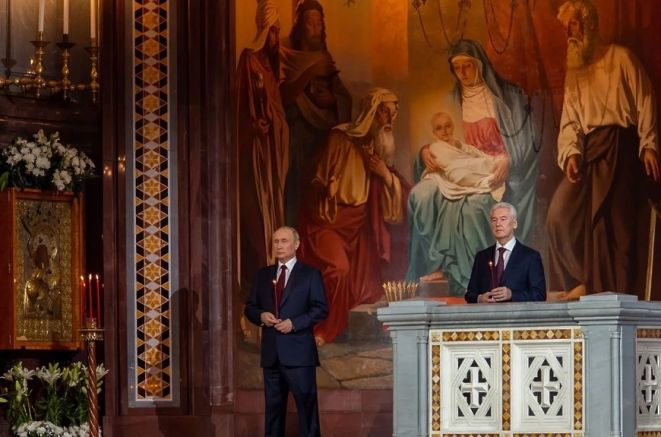 Владимир Путин е бил заснет в празна църква, а след