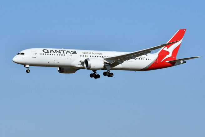 Самолет на авиокомпания Куонтас, пътуващ от Нова Зеландия за Сидни,