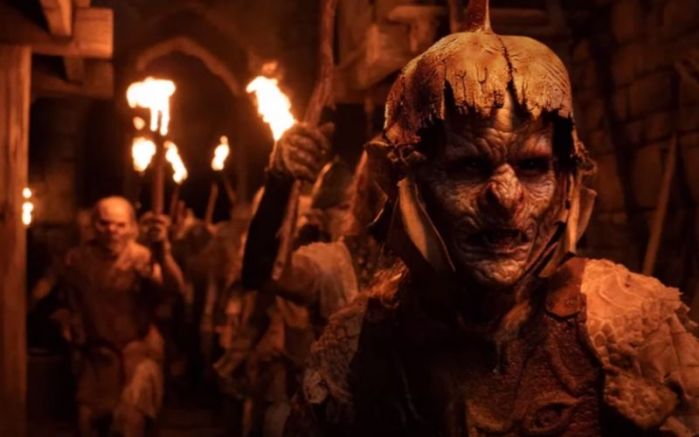 Новозеландският актьор Сала Бейкър който изпълнява ролята на Саурон във