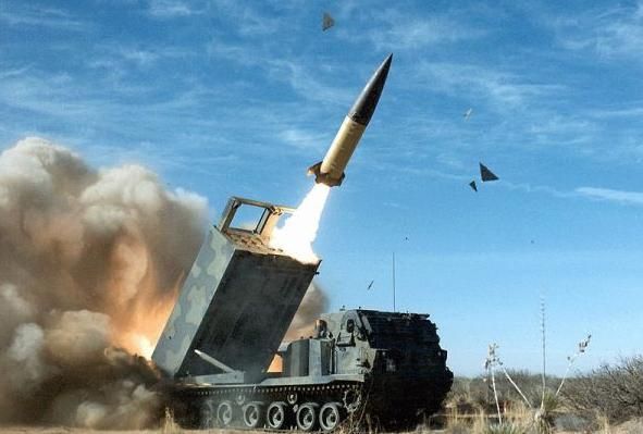 САЩ потвърдиха, че са предали на Украйна далекобойни ракети ATACMS.