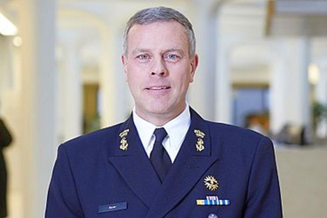 В Киев пристигна председателят на военния комитет на НАТО адмирал