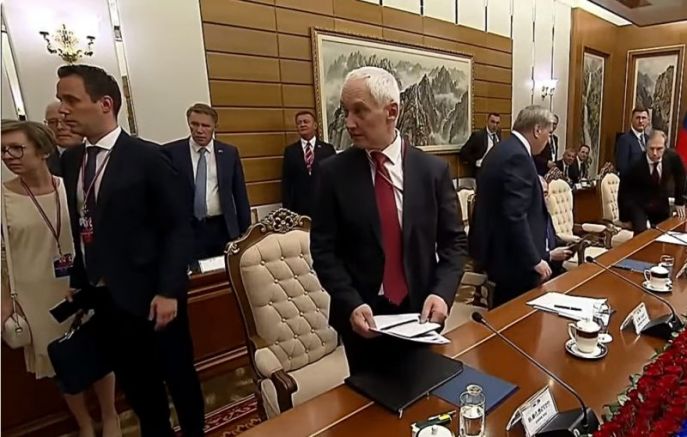 Руската правителствена делегация която посети Северна Корея заедно с президента
