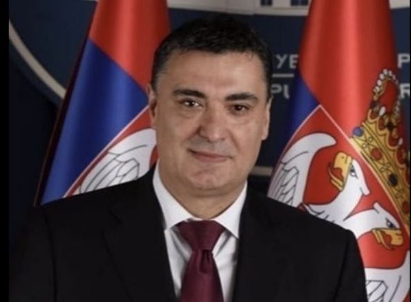 Министърът на икономиката на Сърбия Раде Баста призова правителството незабавно