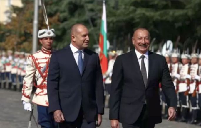 Президентът на Азербайджан Илхам Алиев пристигна на официално посещение у