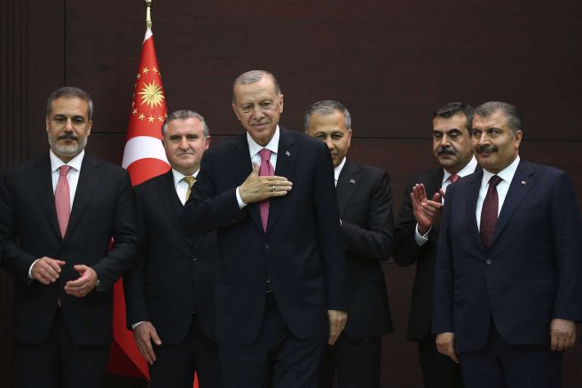 Сред министрите в новия турски кабинет, който президентът Реджеп Тайип