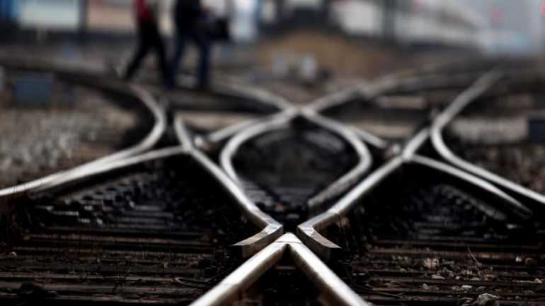 Три влака, пътуващи за Варна са блокирани на гара Завет