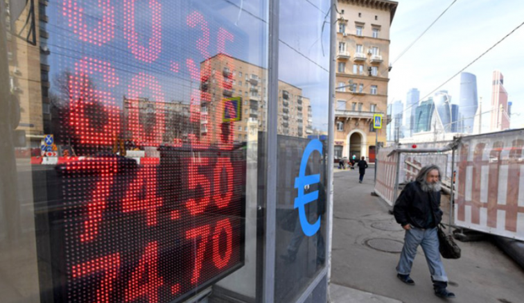Руската рубла се обезцени до най ниската стойност от една година