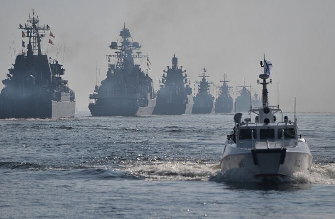 Руските военни са изтеглили почти всички свои големи кораби от