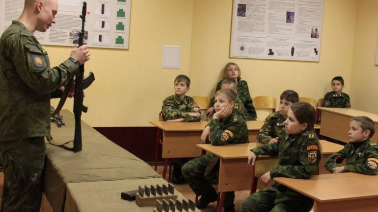 Прокуратурата на Санкт Петербург е задължила шест училища да закупят