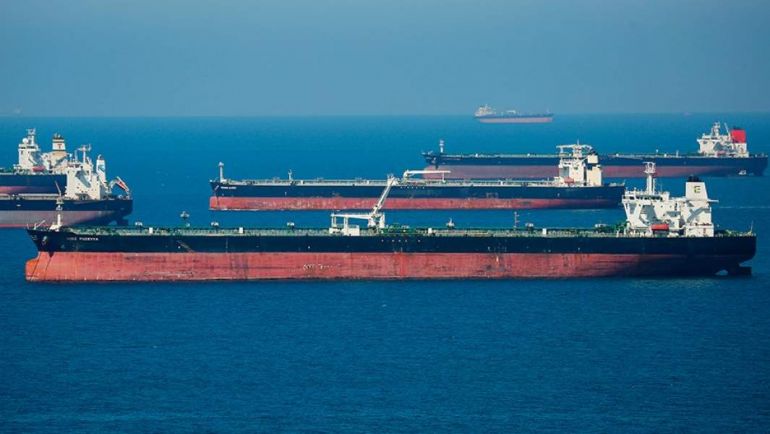 Дания търси начини да ограничи преминаването на танкери натоварени с