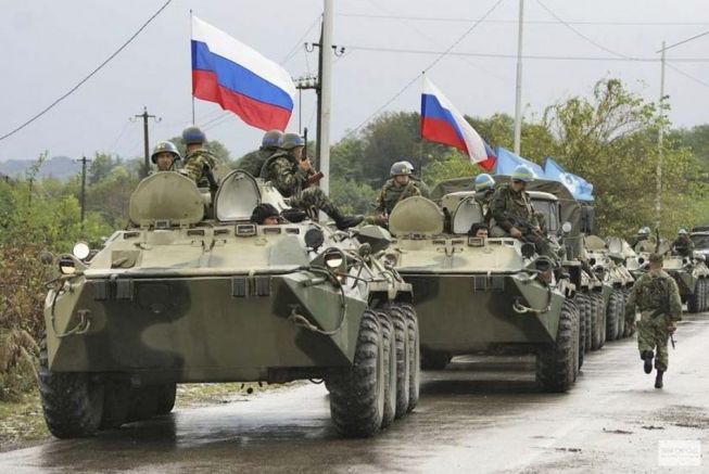 Русия изгражда група от над 100 000 войници, която може