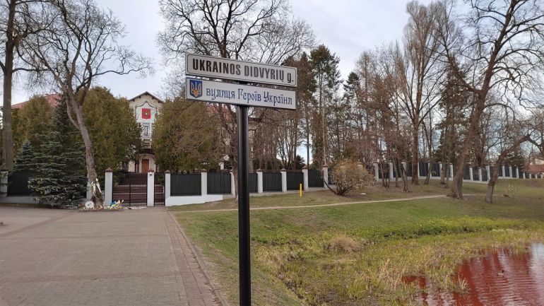 Коктейли Молотов са били хвърлени по руското посолство в Литва
