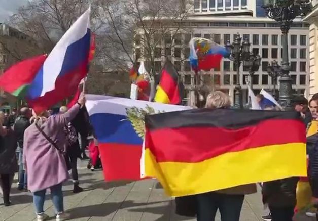 Демонстрация в Берлин на немски руснаци