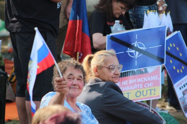 Огнян Минчев Сръбската любов към Русия е доста по рационална от българската