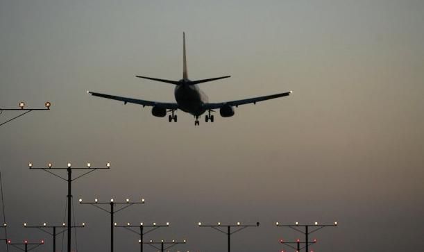 Полет на авиокомпанията Емирейтс беше върнат обратно в Атина вчера