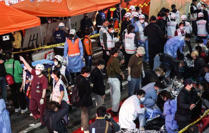 В южнокорейската столица Сеул най-малко 120 души са загинали при