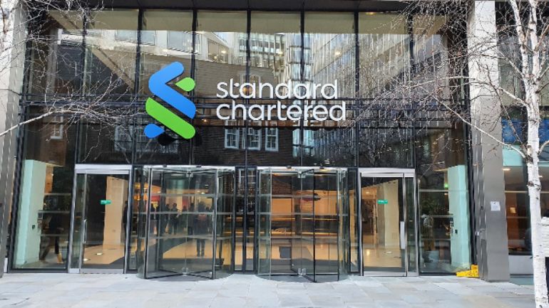 Британската банка Standard Chartered която през 2012 година се измъкна