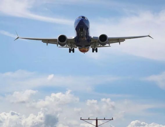 Пет пътнически самолета са подали сигнал за тревога по време