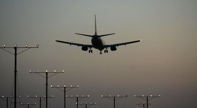 Американските авиокомпании призоваха Конгреса и Белия дом да наложат ограничения