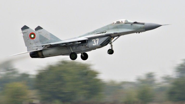 Шест двигателя за самолети МиГ-29 търси Министерството на отбраната. Обществената