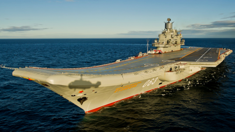 Руските военноморски сили качват на борда на единствения си самолетоносач