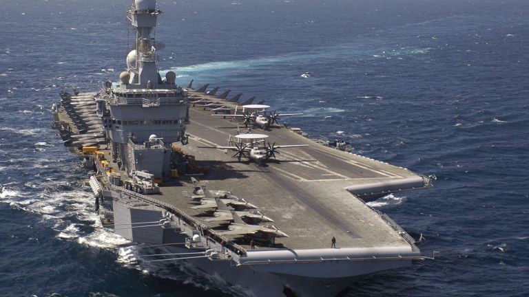 Самолетоносачи на ВМС на САЩ се насочват към водите край