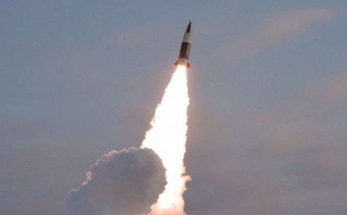 Северна Корея е изстреляла две балистични ракети с малък обсег,
