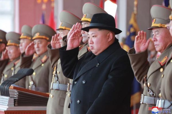 Северна Корея е изстреляла около 200 артилерийски снаряда близо до