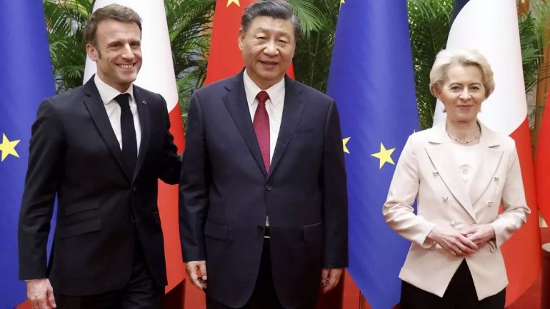 Китайският президент Си Цзинпин е от снощи на официално държавно