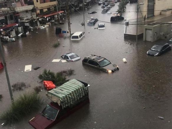 Тежки наводнения на остров Сицилия. Придошлите води затвориха много от
