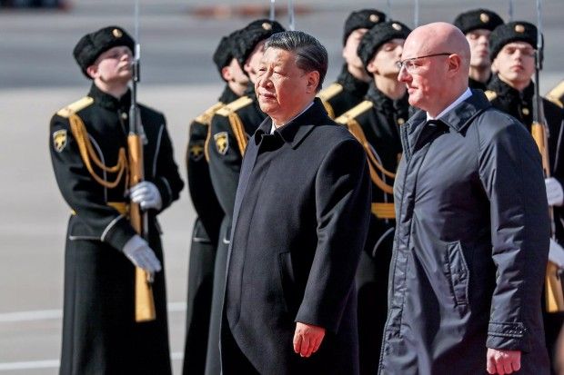 Китай заедно с Русия е готов решително да отстоява многополярната